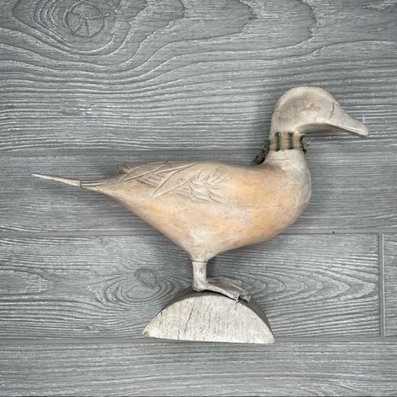 White washed wooden carved duck figurine decoration - Picture 7 of 8